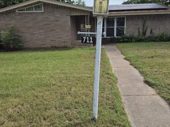 711 Cherry St, Ranger, TX 76470