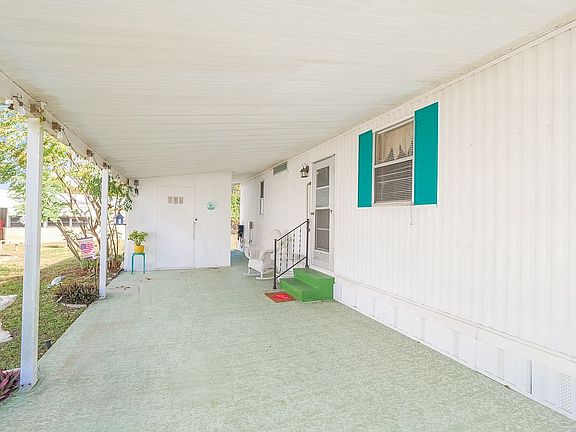 3rd image of 27 SW Pinelake Village Blvd