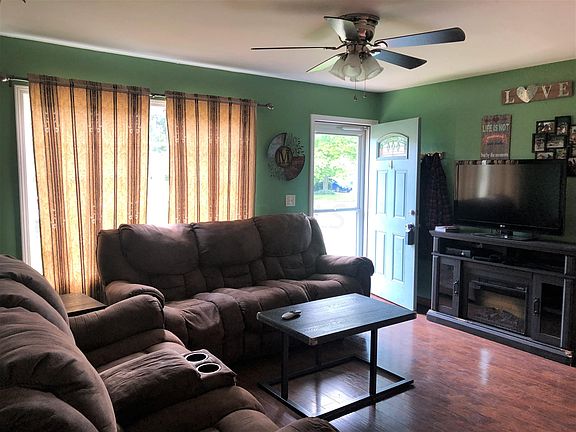 4th image of 220 Indianhead Dr