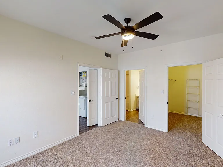 9th Street Apartments — Photo 17