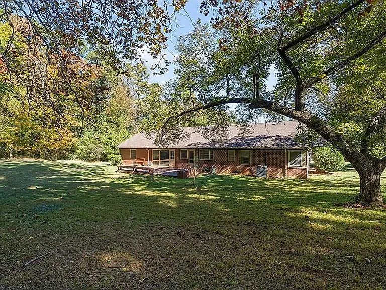 8 Davids Ln — Photo 2