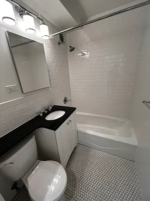 Rented by Salon Realty Corp | media 8