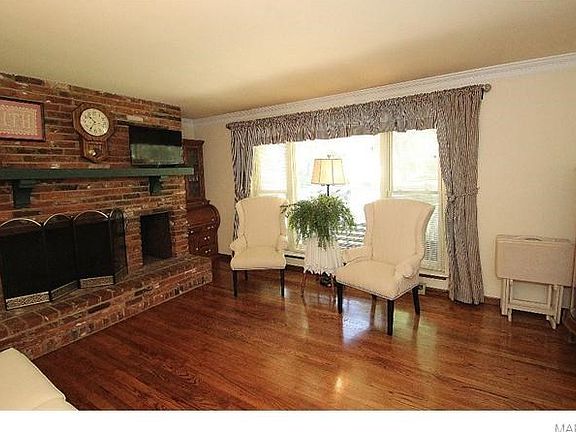 Wood floor and fireplace in the living room.