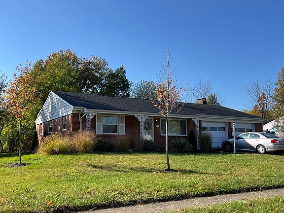 3rd image of 807 Crowden Dr