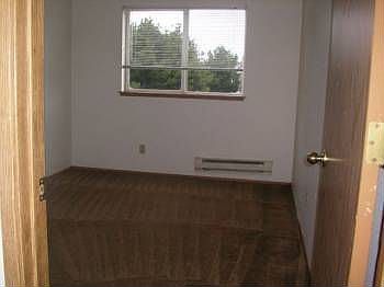 3rd image of 2960 SE 38th Ct
