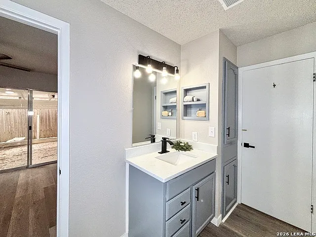 5202 Metcalf — Photo 19