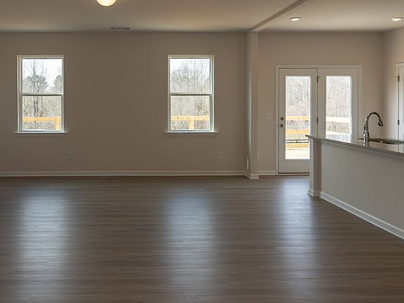 5th image of 63 Briarwood Dr W