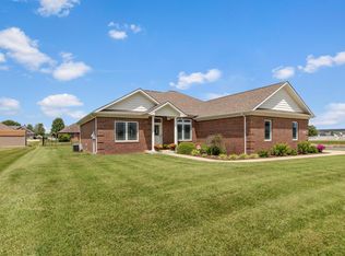 1976 Austin James Ln, Seymour, IN 47274