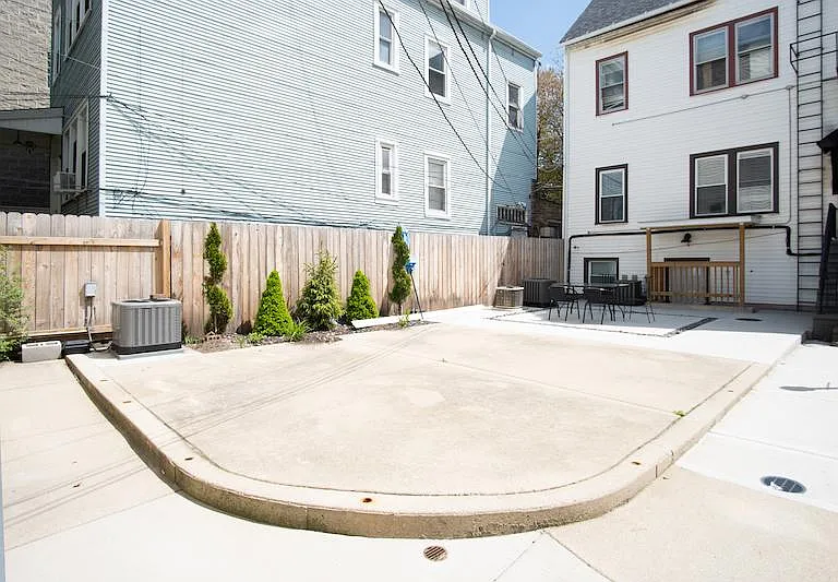3225 N Wilton Ave #G1N — Photo 20