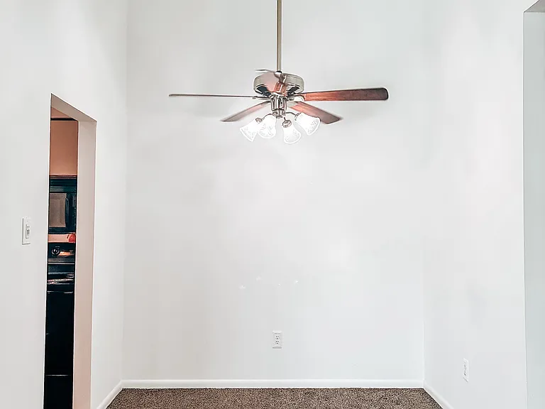 2046 Lucas Ln — Photo 9