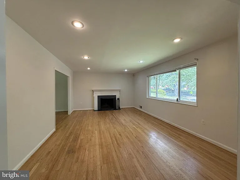 9209 E Parkhill Dr — Photo 7