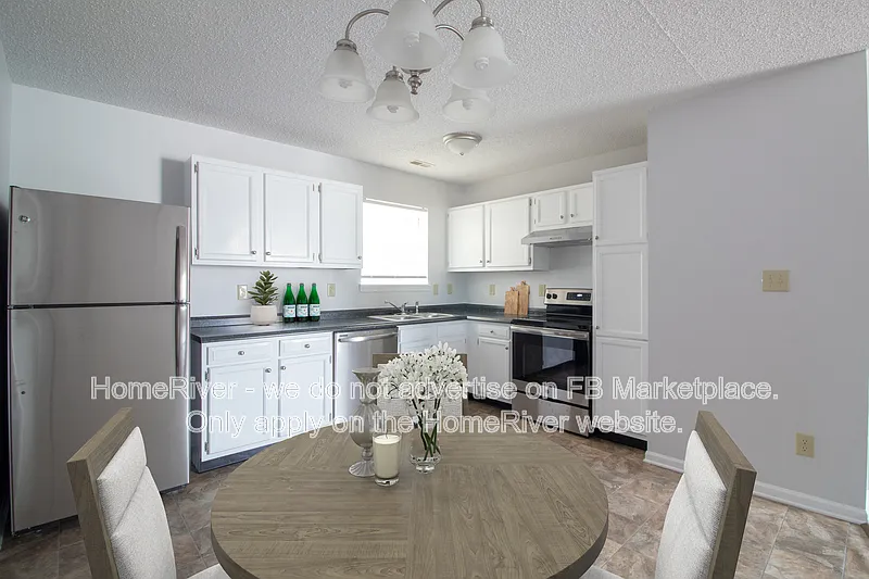 3 bed, 1.5 bath, 1187 sqft, $1,665 — Photo 3