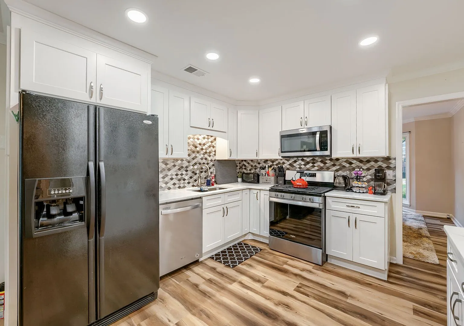 1186 Crestbrook Dr — Photo 4