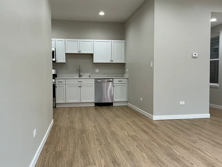 2146 W 21st St #1 — Photo 4