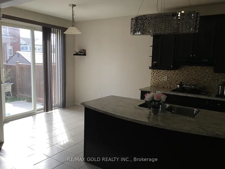 94 Robert Parkinson Dr — Photo 9
