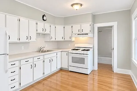 17 Sumner Ave #A