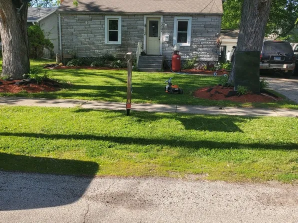 327 Burbank Ave, Woodstock, IL 60098