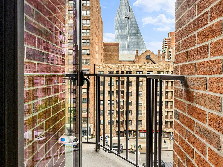 101 W 15th St #627 — Photo 3