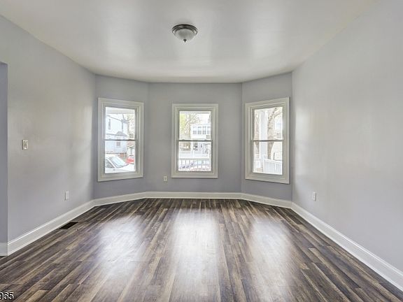 5th image of 64 New St