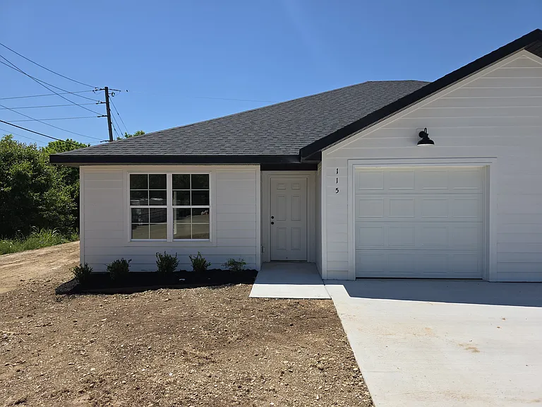 115 W Rainsong St — Photo 2