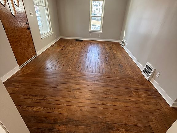 4th image of 212 W Market St #1