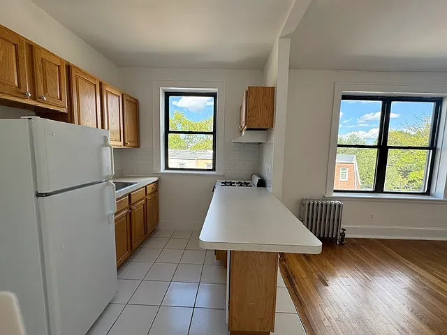 21-14 Crescent Street — Photo 3
