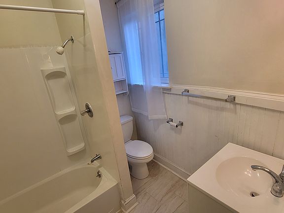 4th image of 419 Fairmount Ave #A