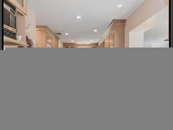 4th image of 410 4th St