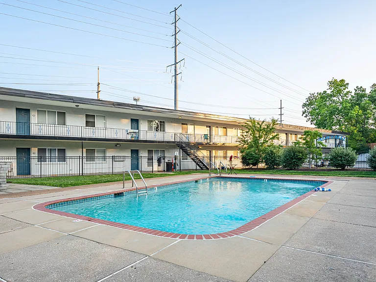 Oasis Apartments — Photo 8