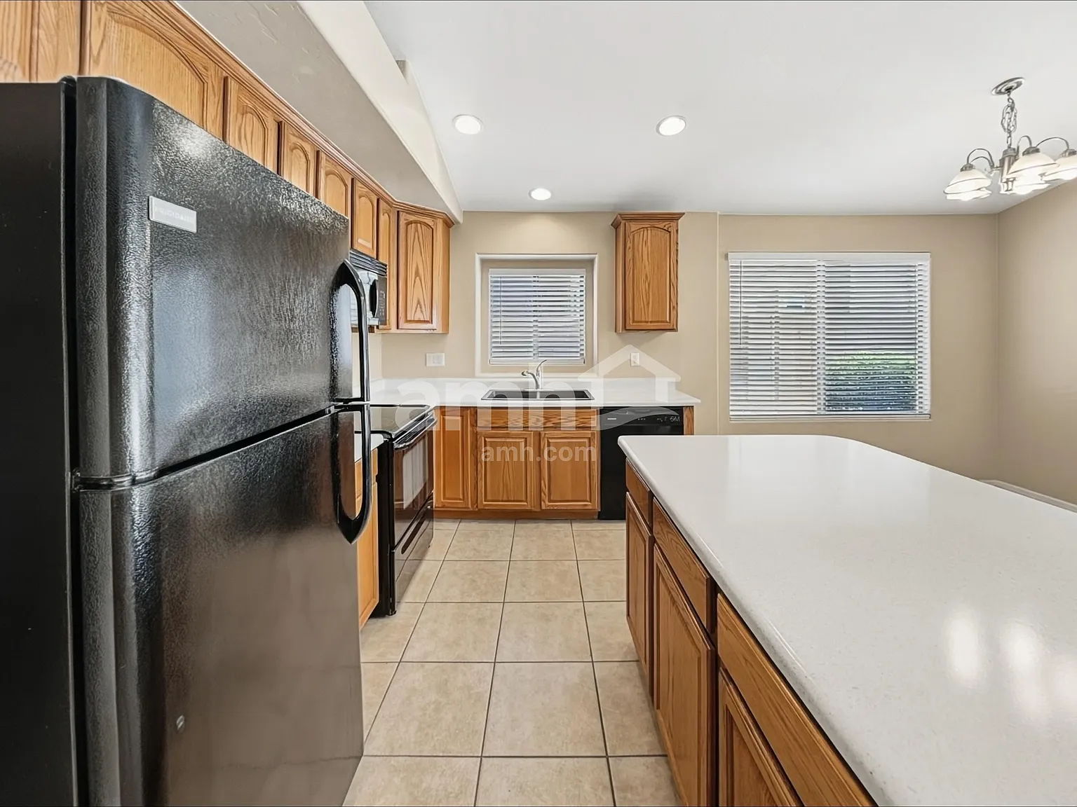 4 bed, 2.0 bath, 2345 sqft, $2,345 — Photo 4