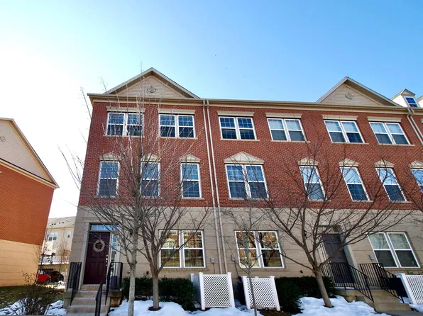 7812 Crescent Park Dr, Gainesville, VA 20155