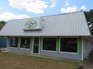 719 Veterans Memorial Dr, Kosciusko, MS 39090