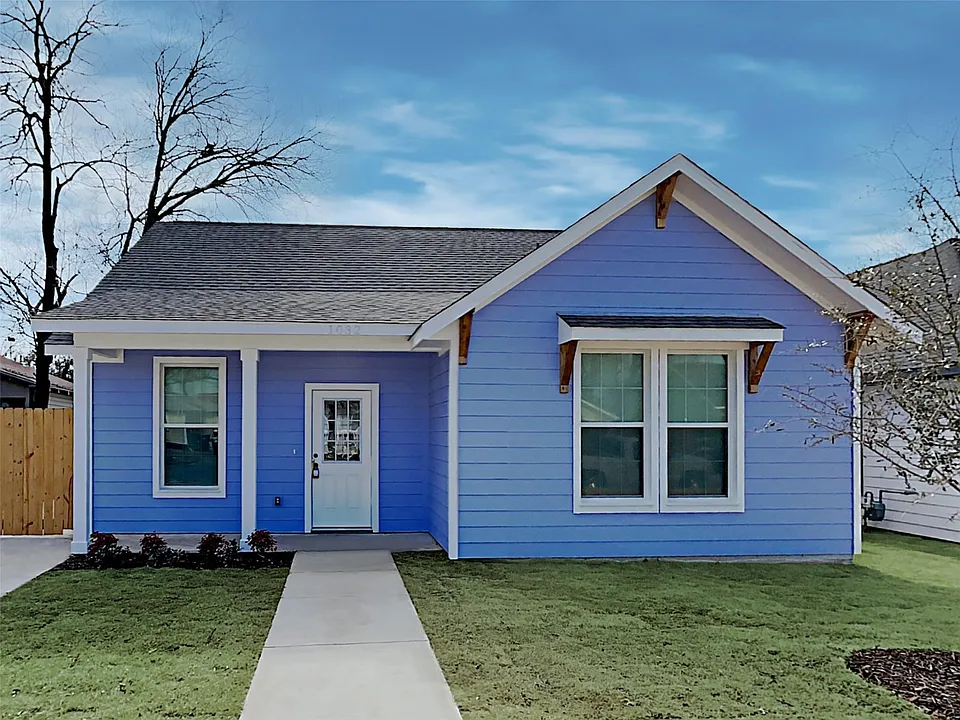 1032 E Leuda St
