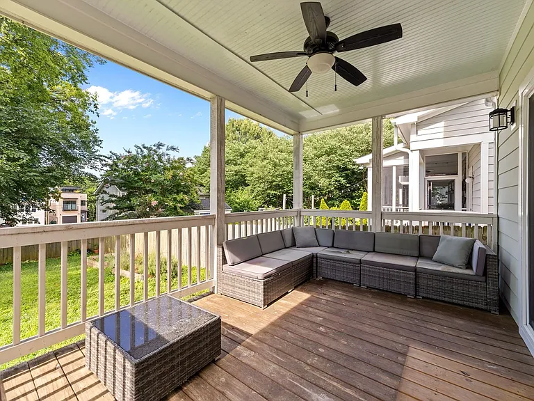 536 E Lenoir St — Photo 14