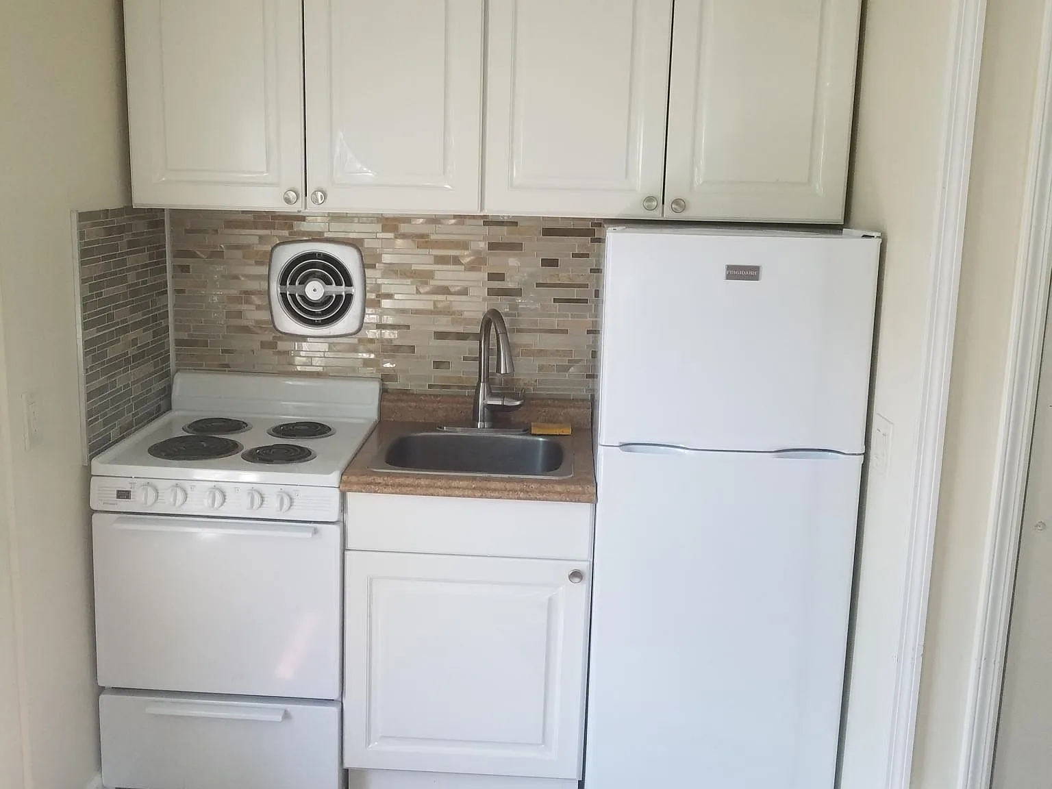 104 Clinton St — Photo 2
