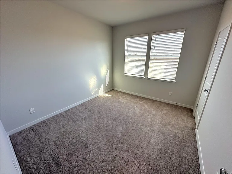 605 W South St #21 — Photo 15