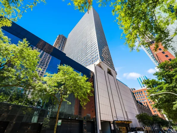 111 E Chestnut St APT 21F, Chicago, IL 60611