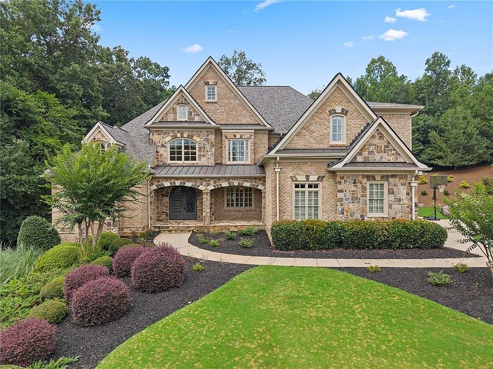 1st image of 210 Manor Close