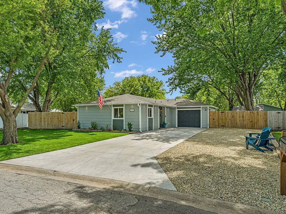 2421 Brook Ln