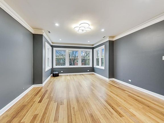 3rd image of 4947 N Drake Ave Unit 2