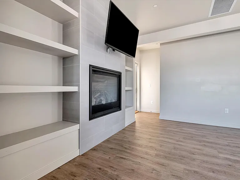 Upscale Westside Living! Spacious 2BD/2BA Above Copal Restaurant — Photo 8