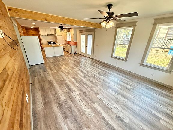 2nd image of 402 Bonner St