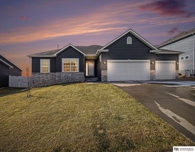 5213 Lynnwood Dr, Papillion, NE, 68133