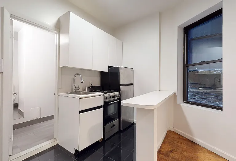 349 E 82nd St #2FE — Photo 2