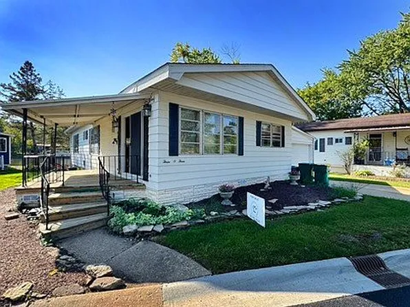303 Bayview Rd, Elgin, IL 60123