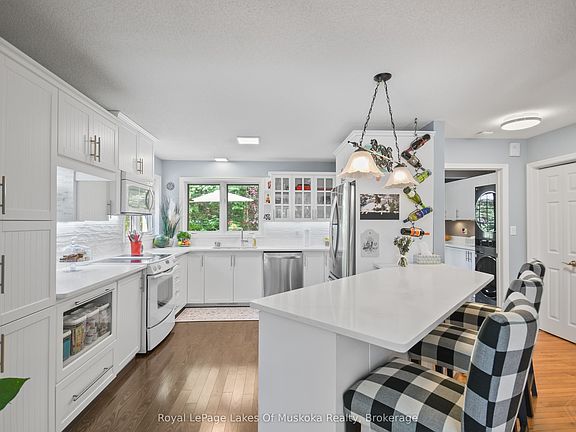 5th image of 15 Summer Ln