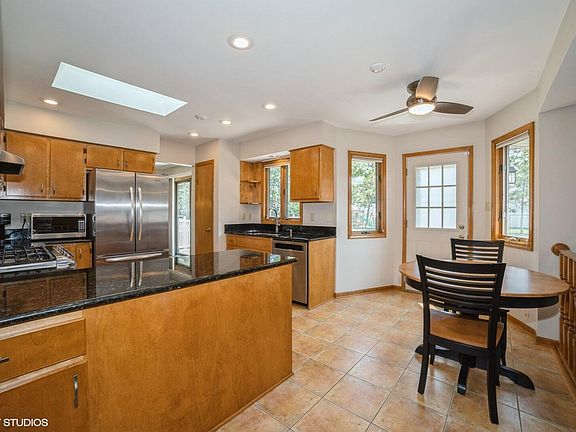 3rd image of 8661 Primrose Dr