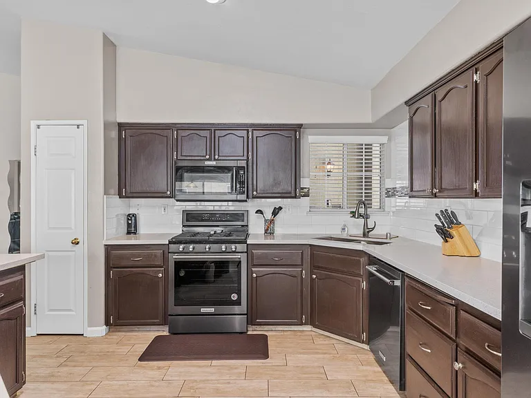 Verona Dr — Photo 7