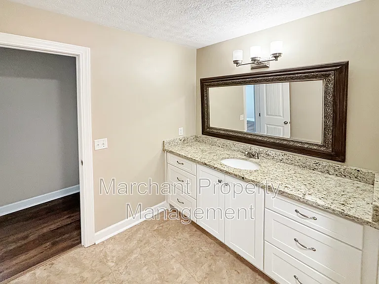 102 Longview Ter — Photo 20