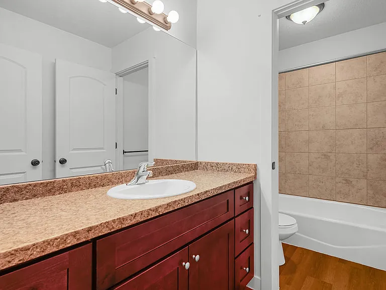Logan Gateway Apartments — Photo 24